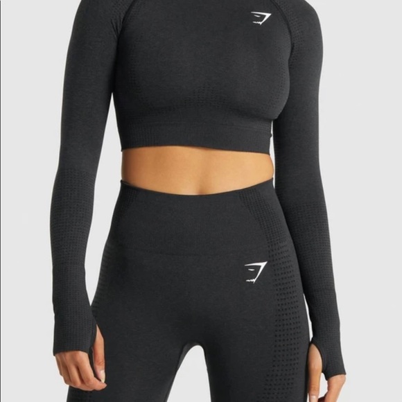 Gymshark Tops - Long sleeve crop top